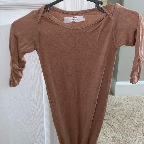 Knotted gown - Picture 2 of 2